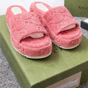 GUCCI Pink Sponge Sandals Slides